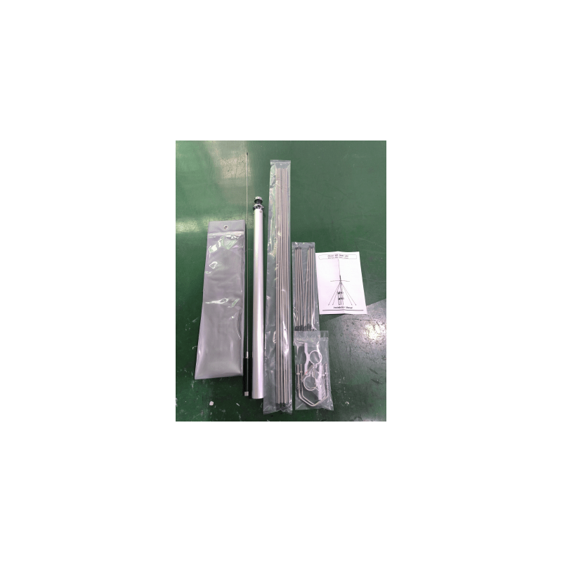 Antena Multibanda D130 / Rango de Recepción 25-1300 MHz / Transmisión en 50/144/430/904/1200 MHz / Longitud 1.7 m / Peso 1 kg / Diámetro Máximo 84 cm / Cable Coaxial RG58A/U 15 m con Conectores M / Potencia Máxima 20W FM